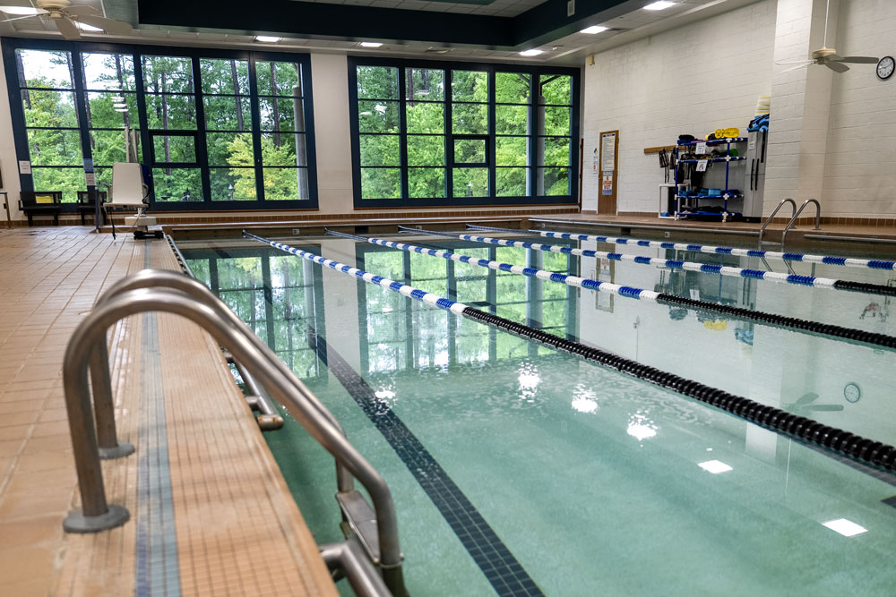 La piscina del centro de salud y fitness