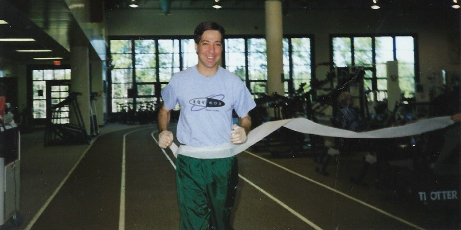 Klausner crosses the finish line during exercise at pulmonary rehabilitation in 1998.
