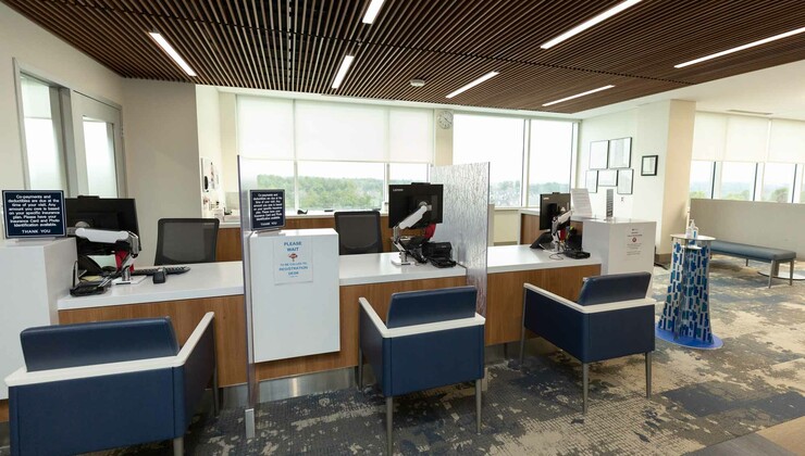 El mostrador de bienvenida en Duke Ambulatory Surgery Center Arringdon.