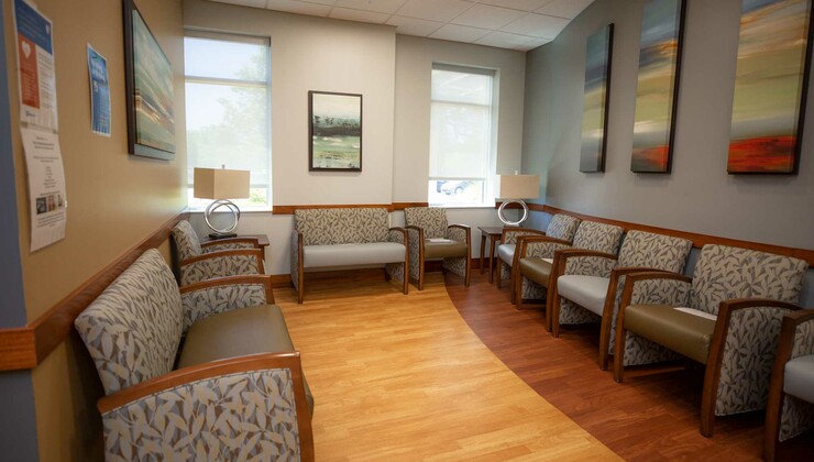 La sala de espera en Duke Innovative Pain Therapies en Brier Creek.