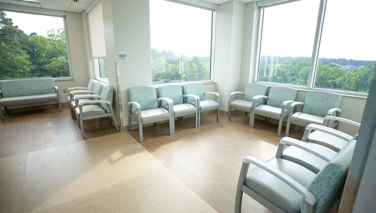 La zona de asientos se encuentra en Duke Eye Center Arringdon.