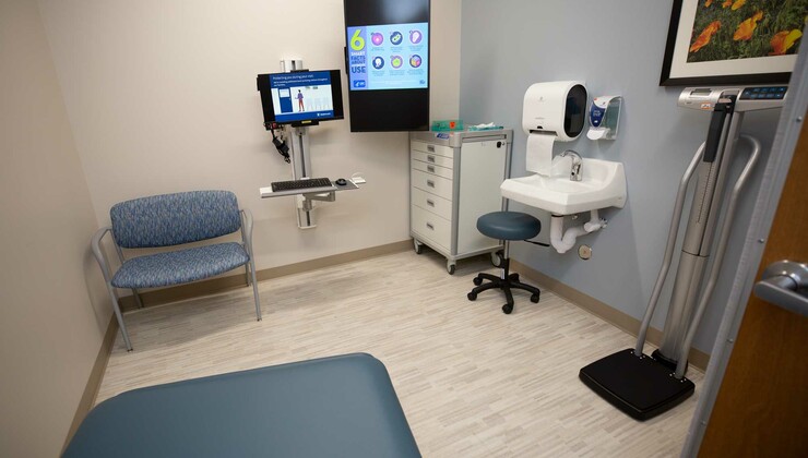 Una de las salas de examen ubicada dentro de Duke Neurosurgery Arringdon.