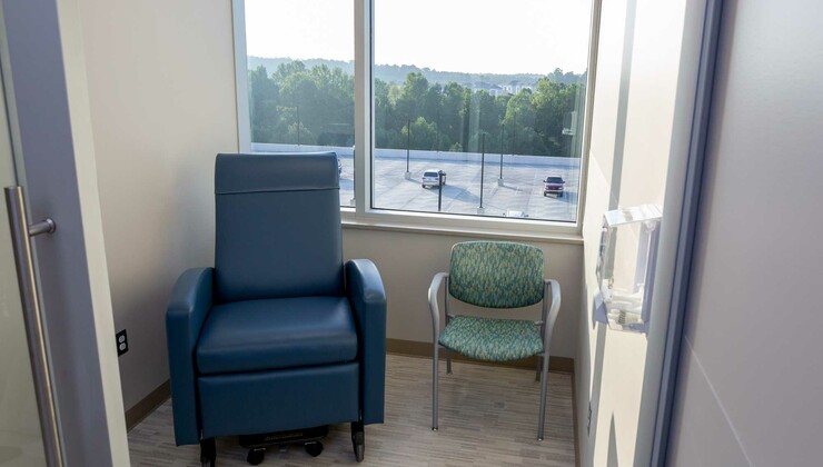 Una de las salas de observación de pacientes ubicadas dentro de Duke Neurosurgery Arringdon.