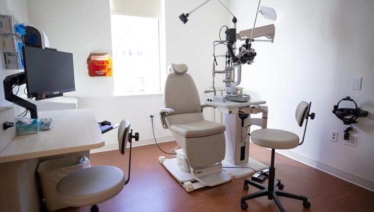 Una de las salas de examen ubicadas en Duke Eye Oculofacial Plastic Surgery.
