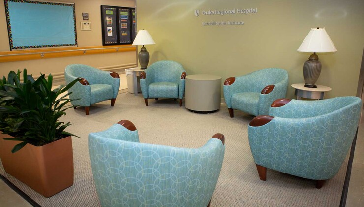 La sala de espera del Instituto de Rehabilitación de Duke.