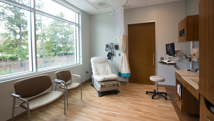 Sala de paciente del Duke Eye Center South Durham