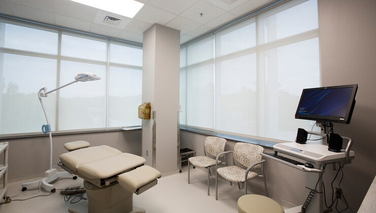 Sala de paciente de Duke Dermatology South Durham