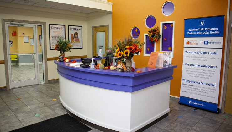 Mostrador de check-in de Growing Child pediatría en Clayton