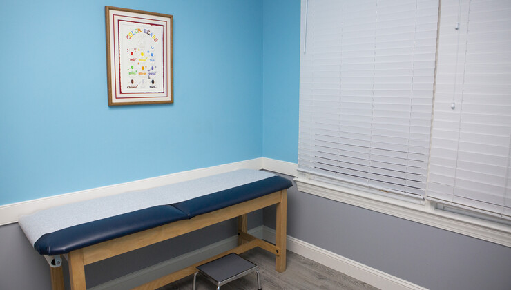 Sala de examen de pediatría en crecimiento en Clayton