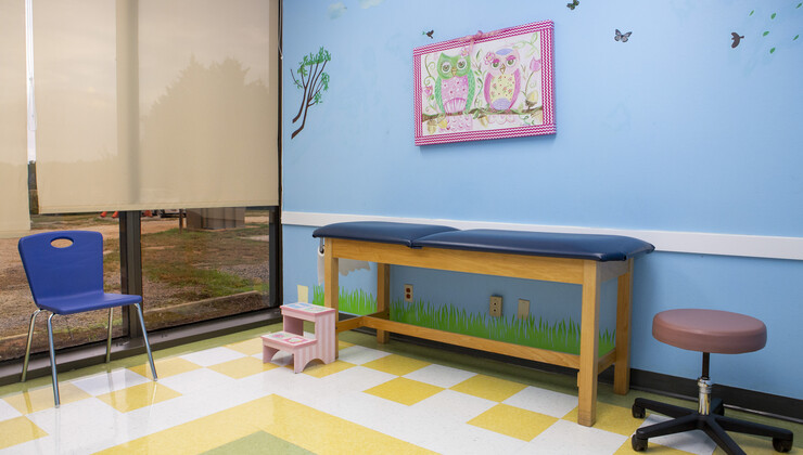 Sala de examen de pediatría en crecimiento en Wake Forest