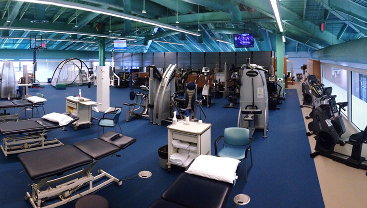 Las personas pacientes en el Centro de Ciencias del Deporte tienen acceso al Duke Health and Fitness Center.