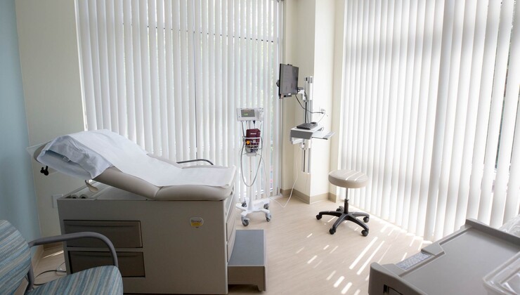 Sala de examen de paciente ubicada dentro de Duke Perinatal Consultants of Cary.
