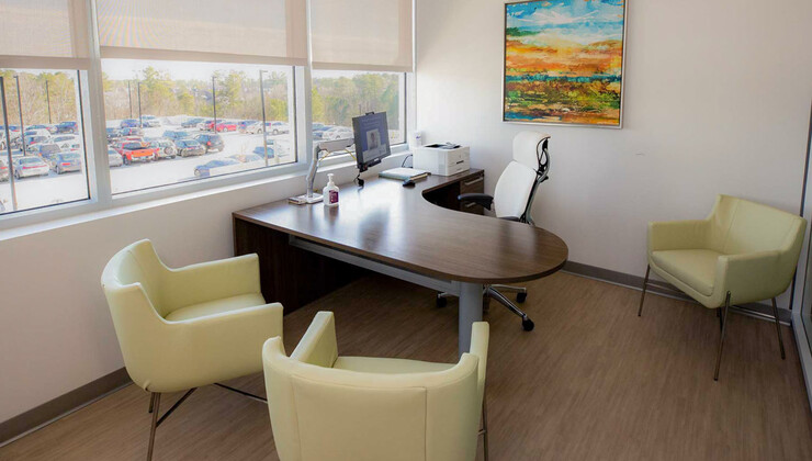 Una de las salas de consulta para pacientes dentro del Centro de Fertilidad de Duke, donde el paciente tendrá una consulta inicial con el proveedor para discutir su historia de salud.